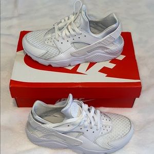 Men’s white Nike Air Huarache